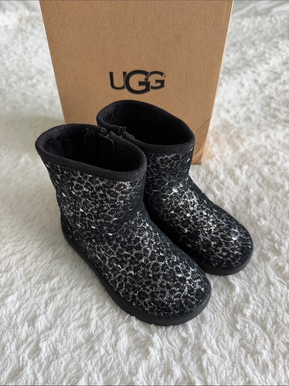 UGG toddler girls size 8 black silver sparkle leopard zip up boots